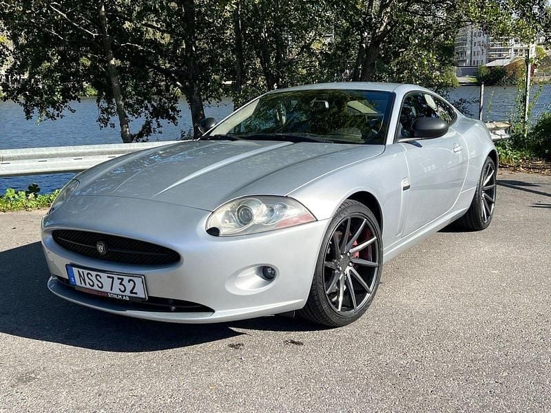 Vit Begagnad 2006 Jaguar XK Sportkupé | 199 500 kr (Bra pris) - Bild 1/4