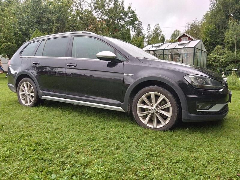 Svart Begagnad 2017 VW Golf Alltrack Kombi | 115 000 kr (Superpris) - Bild 1/4