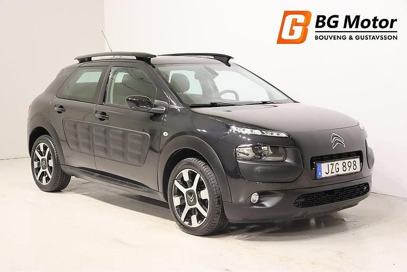Svart Begagnad 2015 Citroën C4 Cactus PureTech Halvkombi | 84 900 kr (Marknadspris) - Bild 1/4