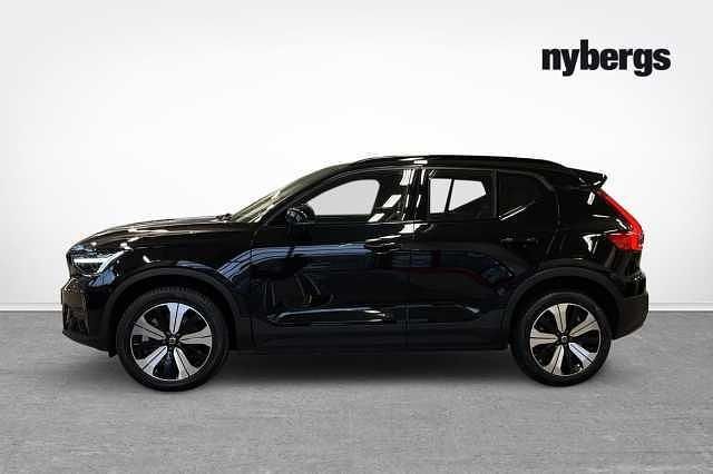 Begagnad Volvo XC40 Core 175 kW (238 HK) 2023 Svart SUV