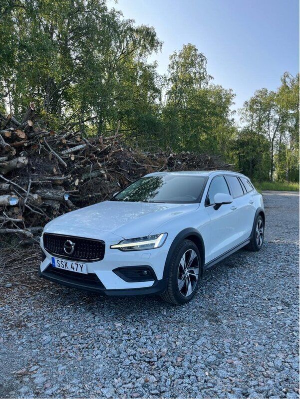 Vit Begagnad 2019 Volvo V60 CC Kombi | 219 000 kr (Lite dyr) - Bild 1/4