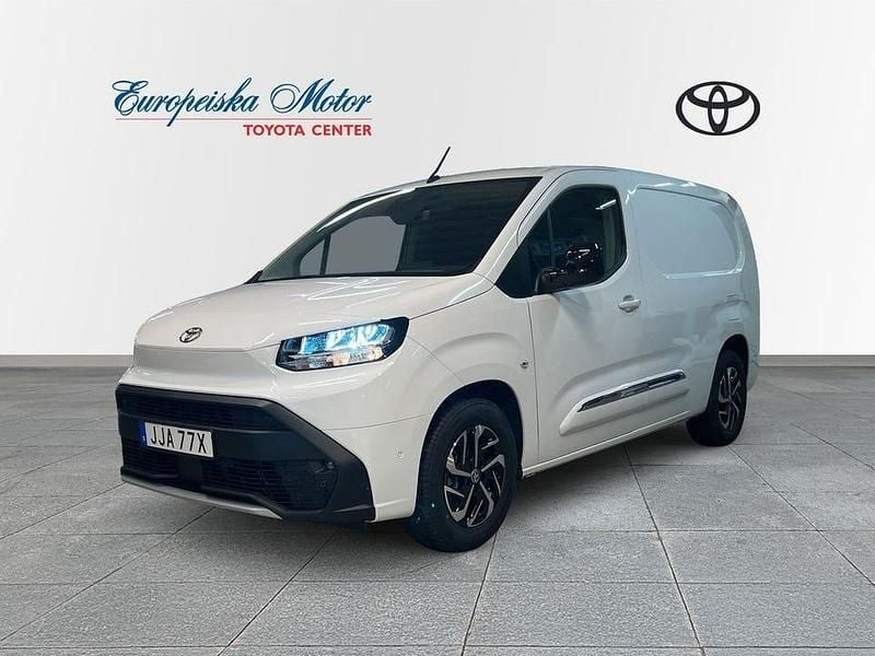 Vit Begagnad 2024 Toyota Proace City City Minibuss | 369 900 kr (Marknadspris) - Bild 1/4