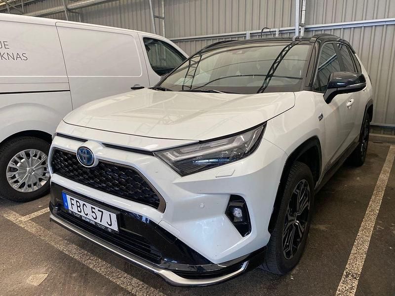 Vit Begagnad 2024 Toyota RAV4 Hybrid Style SUV | 579 900 kr (Dyr) - Bild 1/2