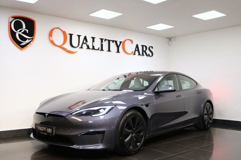 Grå Begagnad 2022 Tesla Model S Plaid Sedan | 1 119 000 kr - Bild 1/4