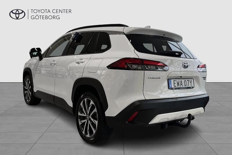 Begagnad Toyota Corolla Cross Style 200 HK (147 kW) 2022 Vit SUV