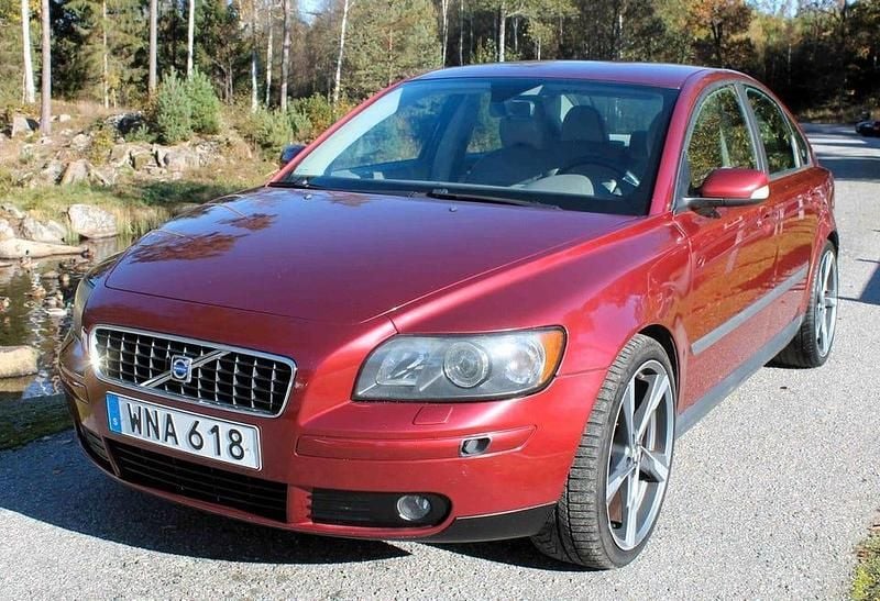 Begagnad Volvo S40 Kinetic 140 HK (102 kW) 2005 Röd Sedan