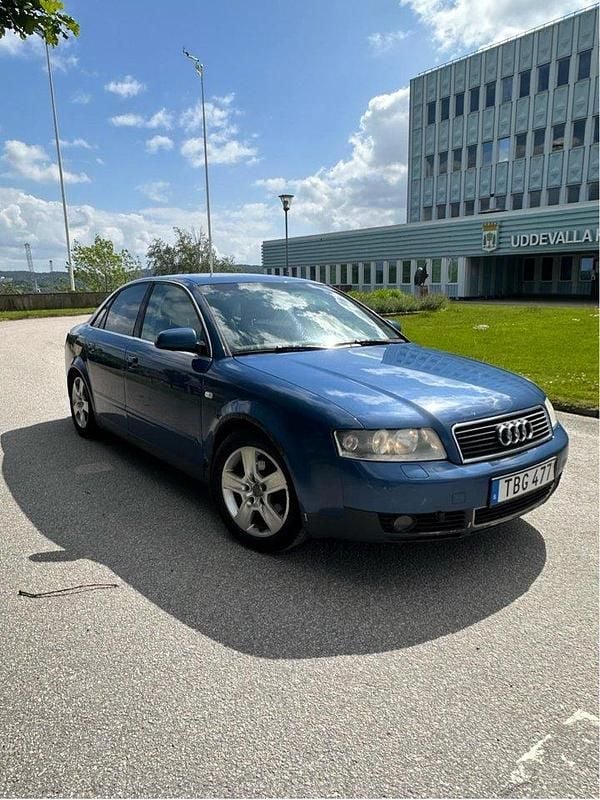 Blå Begagnad 2002 Audi A4 Sedan | 19 900 kr (Bra pris) - Bild 1/4