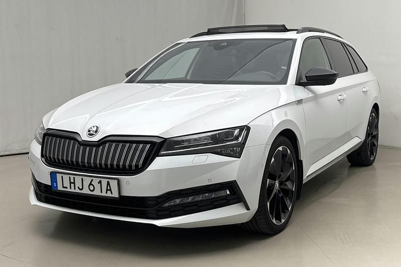 Vit Begagnad 2020 Skoda Superb Business Line Kombi | 259 000 kr (Lite dyr) - Bild 1/4