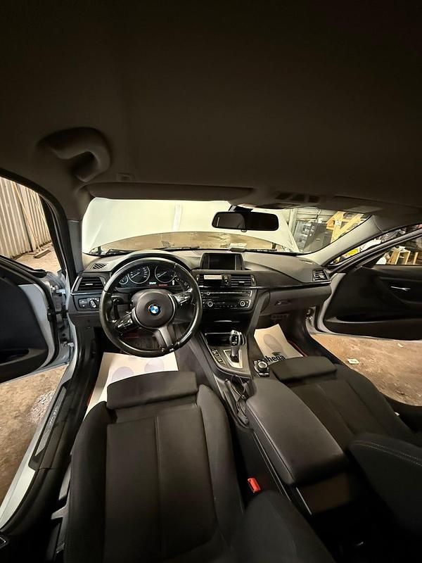 Begagnad BMW 320 Sport Line 184 HK (135 kW) 2013 Silver Kombi