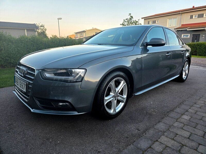 Grå (mörkgråmetallic) Begagnad 2013 Audi A4 Sedan | 114 900 kr (Marknadspris) - Bild 1/4