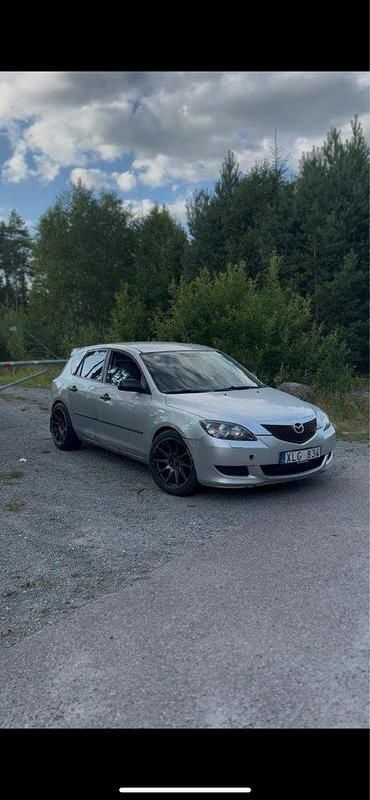 Grå Begagnad 2006 Mazda 3 Inclusive Halvkombi | 15 500 kr (Bra pris) - Bild 1/4