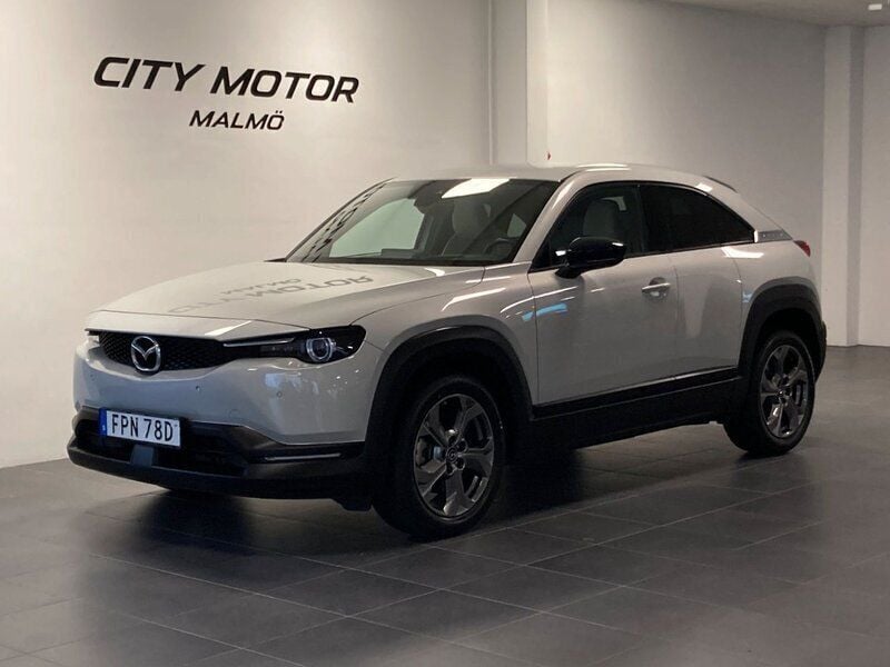 Vit Begagnad 2021 Mazda MX30 SUV | 189 900 kr (Marknadspris) - Bild 1/4