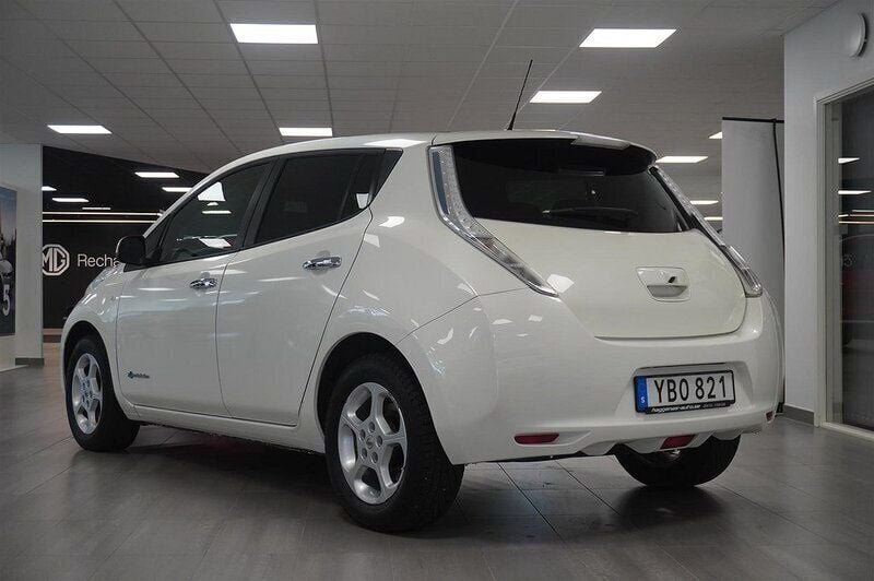 Begagnad Nissan Leaf 80 kW (109 HK) 2015 Okänd Halvkombi
