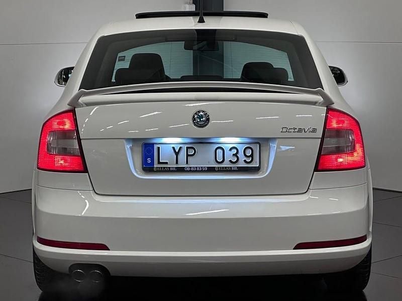 Begagnad Skoda Octavia RS 200 HK (147 kW) 2011 Vit Halvkombi