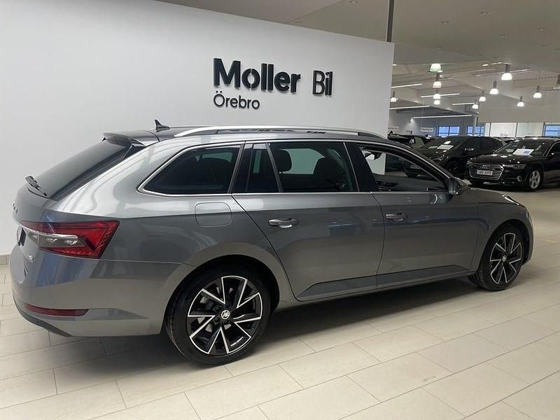 Begagnad Skoda Superb Style 200 HK (147 kW) 2022 Grå Kombi