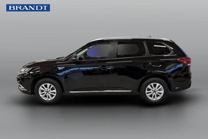 Begagnad Mitsubishi Outlander 227 HK (166 kW) 2020 Svart SUV