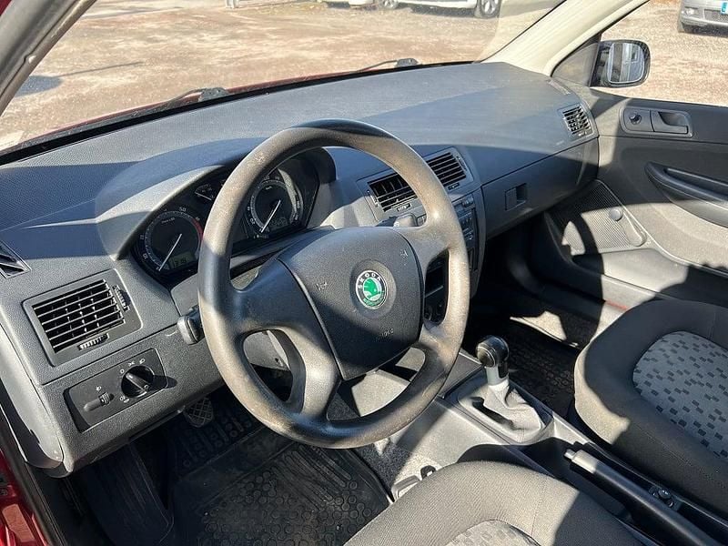 Begagnad Skoda Fabia 64 HK (47 kW) 2006 Röd Kombi