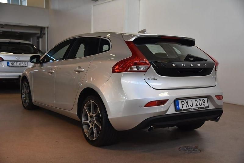 Begagnad Volvo V40 Ocean Race 150 HK (110 kW) 2015 Silver Kombi