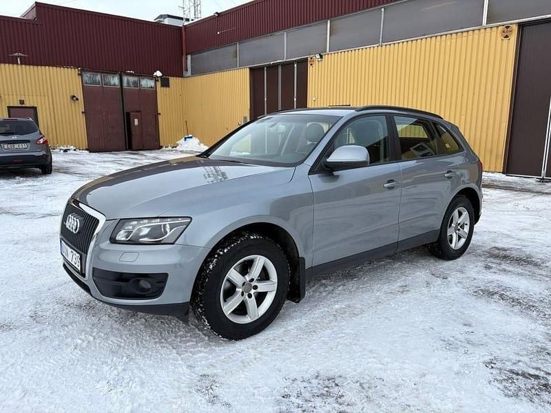Grå Begagnad 2009 Audi Q5 Design SUV | 83 500 kr (Marknadspris) - Bild 1/4
