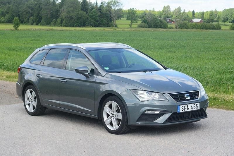 Grå Begagnad 2018 Seat Leon ST FR Kombi | 165 000 kr (Marknadspris) - Bild 1/4