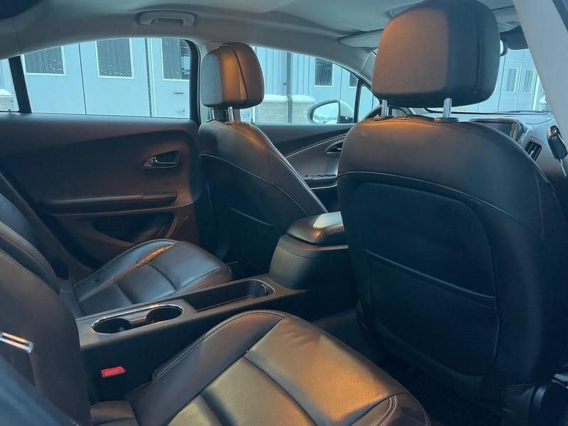 Begagnad Opel Ampera 151 HK (111 kW) 2012 Vitmetallic Halvkombi