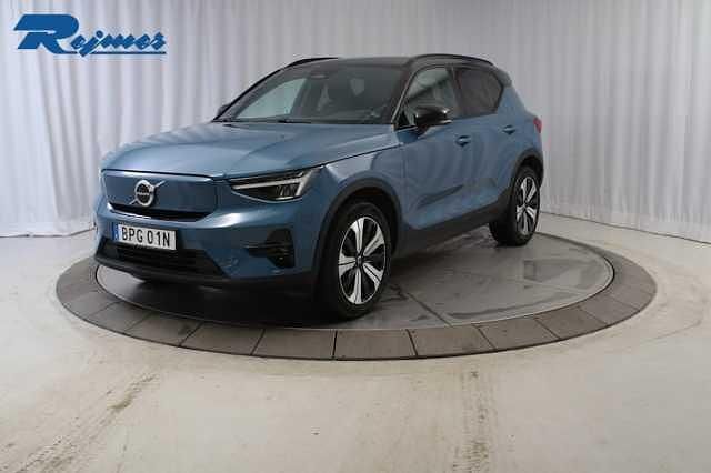 Fjord blue metallic Begagnad 2022 Volvo XC40 Plus SUV | 339 900 kr - Bild 1/4