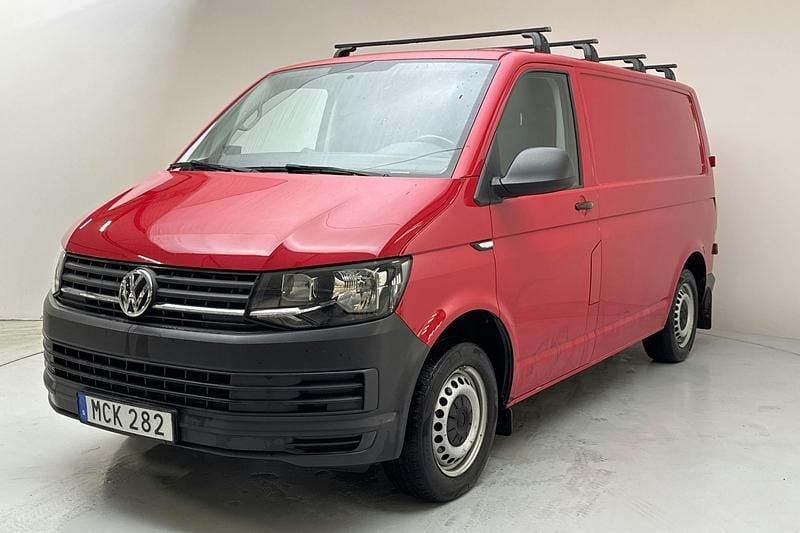 Röd Begagnad 2016 VW T6 Van | 110 000 kr - Bild 1/4