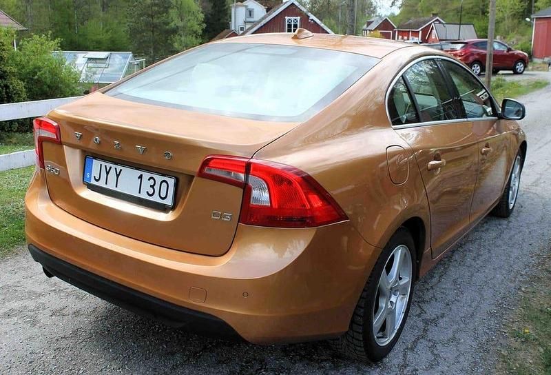 Begagnad Volvo S60 Momentum 136 HK (100 kW) 2012 Brun Sedan