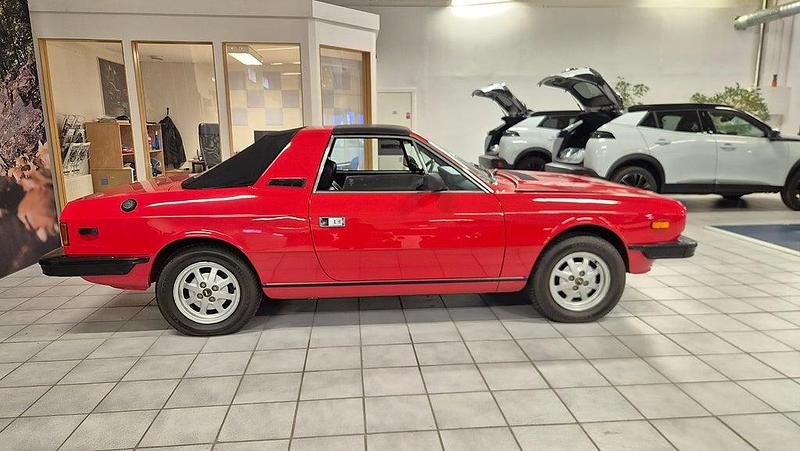 Begagnad Lancia Beta 150 HK (110 kW) 1981 Röd Sedan