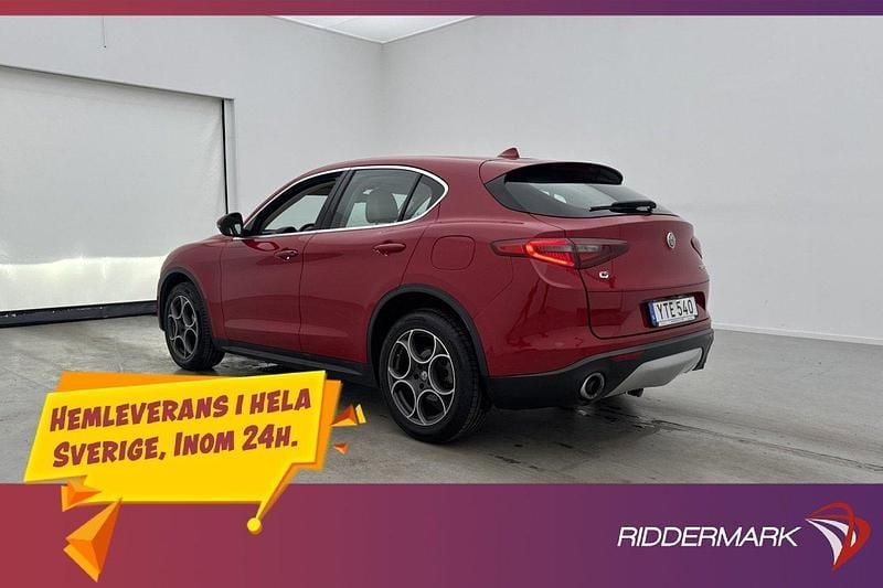Röd Begagnad 2017 Alfa Romeo Stelvio SUV | 247 800 kr (Marknadspris) - Bild 1/3
