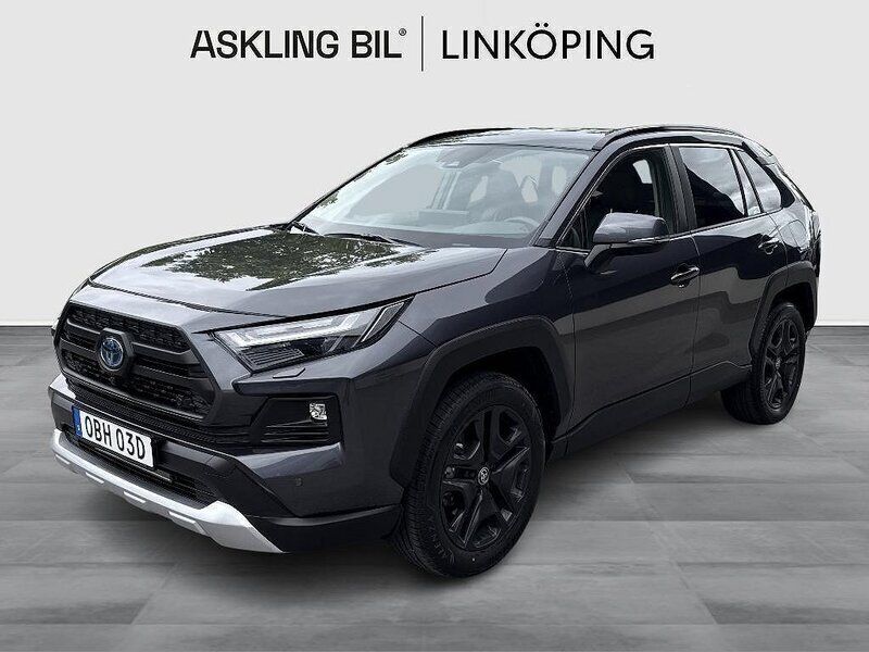 Mörkgrå Begagnad 2024 Toyota RAV4 Hybrid SUV | 459 000 kr (Marknadspris) - Bild 1/4