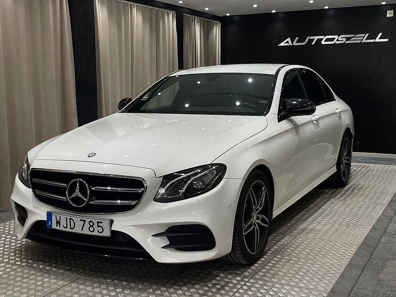 Vit Begagnad 2016 Mercedes E220 AMG line Sedan | 309 900 kr (Lite dyr) - Bild 1/4