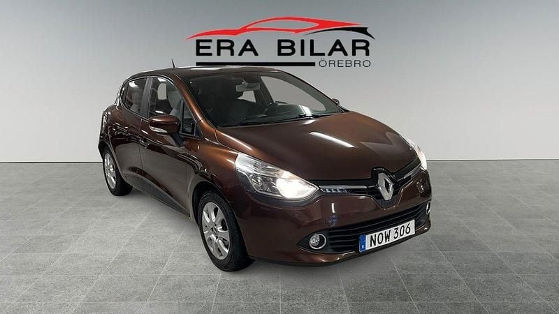 Brun Begagnad 2014 Renault Clio IV Halvkombi | 69 500 kr (Marknadspris) - Bild 1/4