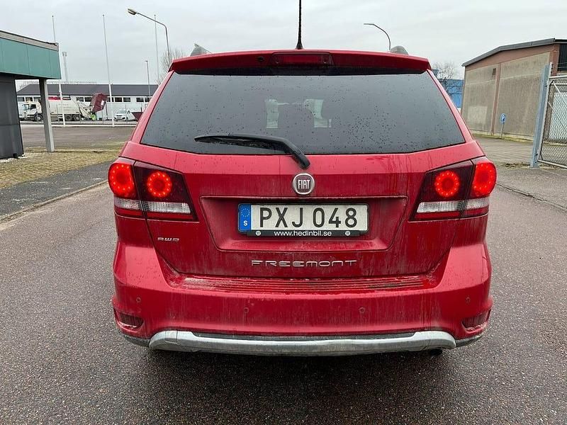 Begagnad Fiat Freemont 170 HK (125 kW) 2015 Röd SUV
