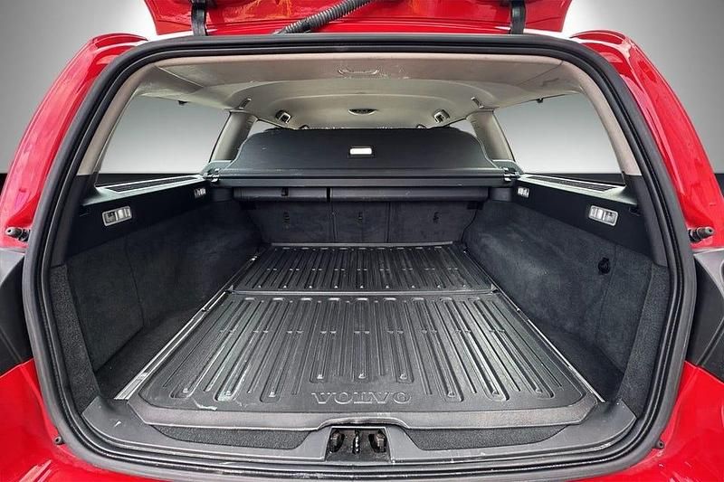 Begagnad Volvo V70 R-Design 180 HK (132 kW) 2012 Röd Kombi