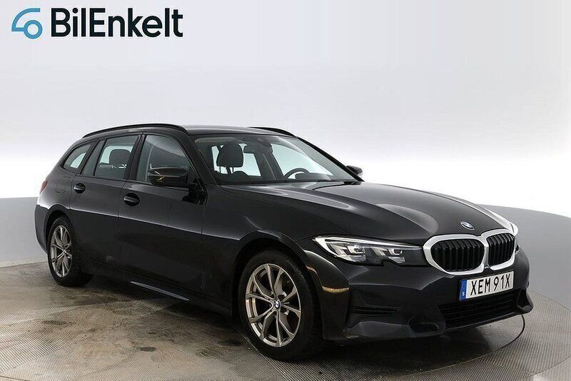 Svart Begagnad 2021 BMW 320 Sport Line Kombi | 268 900 kr (Superpris) - Bild 1/4