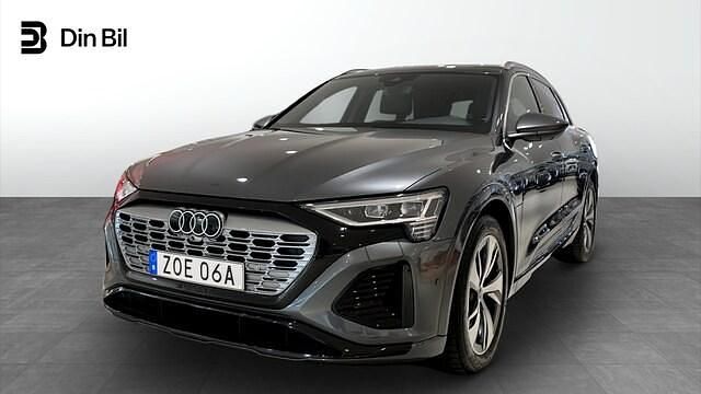 Grå Begagnad 2023 Audi Q8 e-tron Proline SUV | 659 000 kr (Superpris) - Bild 1/4