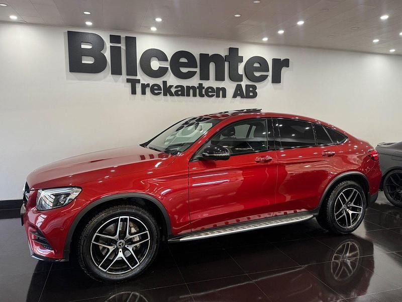 Röd Begagnad 2017 Mercedes GLC250 AMG Sportkupé | 359 900 kr (Marknadspris) - Bild 1/4