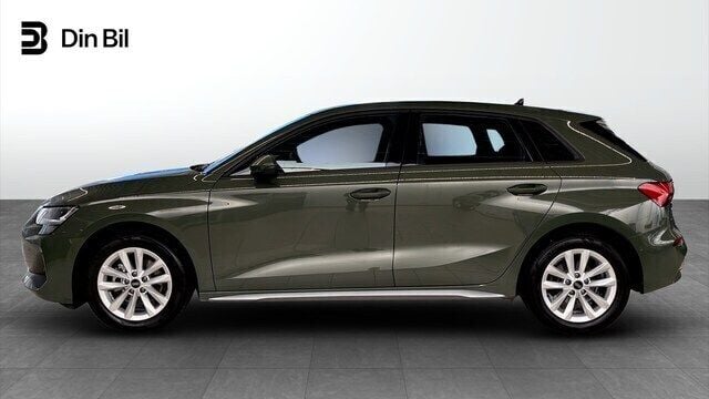 Distriktgrön metallic Begagnad 2024 Audi A3 Proline | 319 000 kr (Dyr) - Bild 1/2