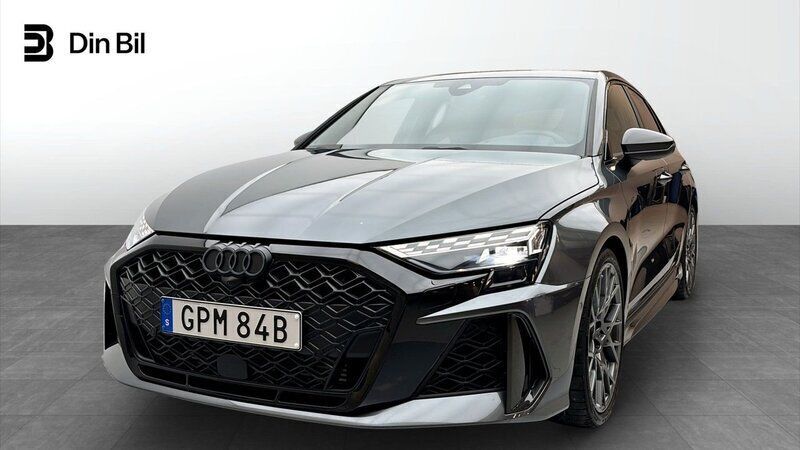 Daytonagrå pärleffekt Ny 2024 Audi RS3 Sportback Premium Halvkombi | 779 000 kr - Bild 1/4