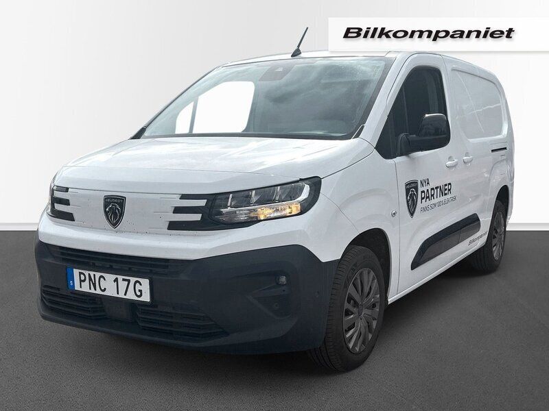 Vit Begagnad 2024 Peugeot Partner Minibuss | 329 500 kr - Bild 1/4