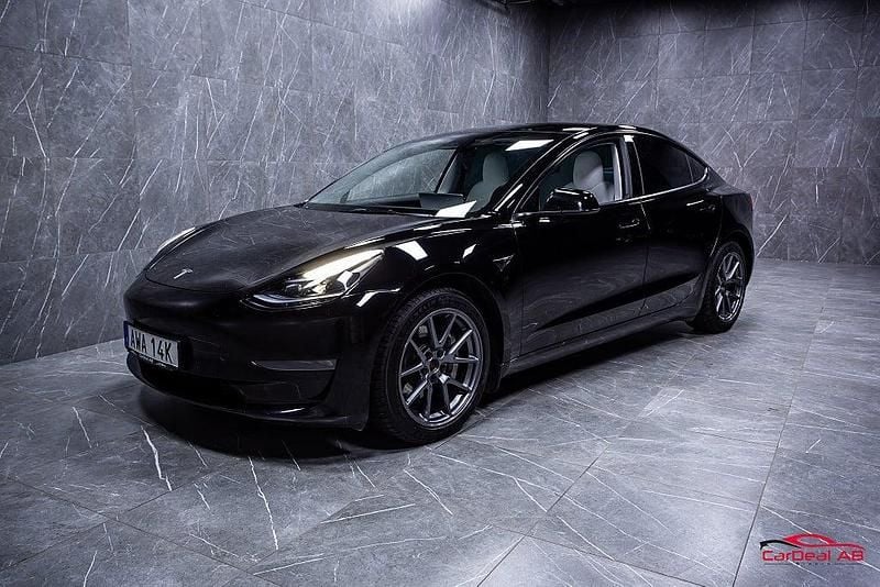 Begagnad Tesla Model 3 Long Range AWD 366 kW (498 HK) 2022 Svart Sedan