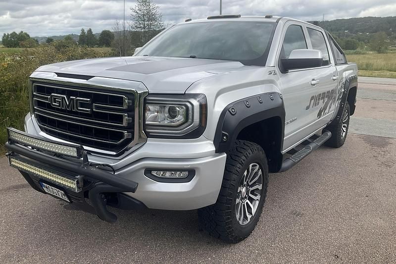 Silver Begagnad 2018 GMC Sierra Sedan | 399 000 kr - Bild 1/4