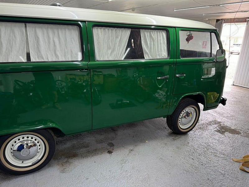 Begagnad VW T2 68 HK (50 kW) 1974 Grön Van