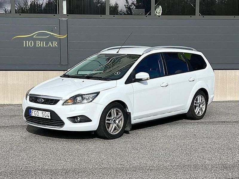 Vit Begagnad 2010 Ford Focus Titanium Kombi | 34 900 kr (Marknadspris) - Bild 1/4