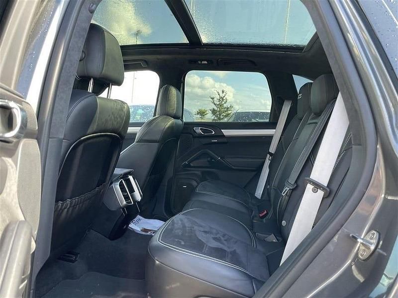 Begagnad Porsche Cayenne GTS Chrono 441 HK (324 kW) 2015 Grå SUV