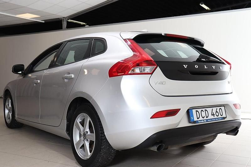 Begagnad Volvo V40 Kinetic 120 HK (88 kW) 2014 Silver Halvkombi