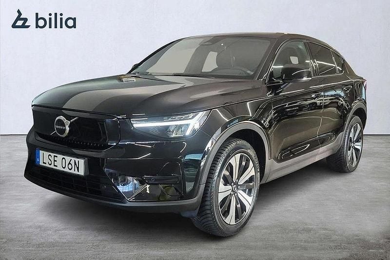 Svart Begagnad 2022 Volvo EC40 Core SUV | 349 900 kr (Marknadspris) - Bild 1/3