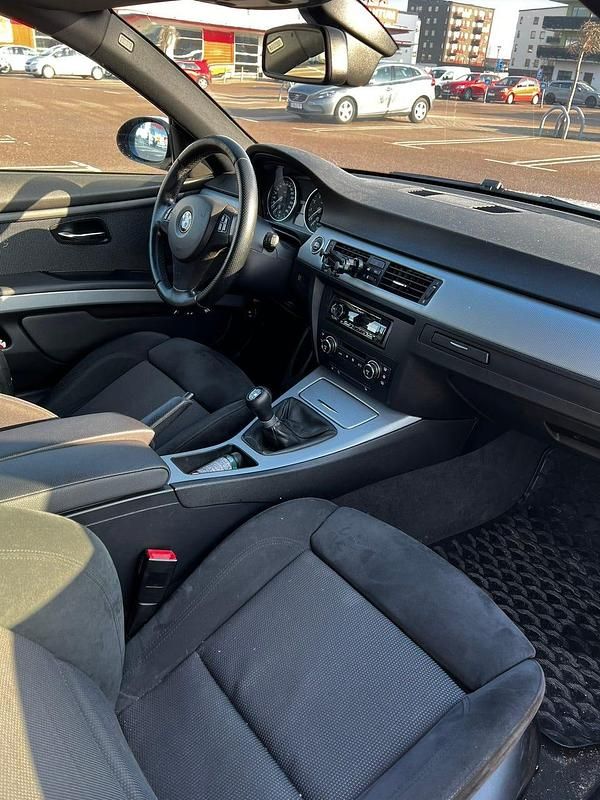 Begagnad BMW 325 218 HK (160 kW) 2009 Sportkupé