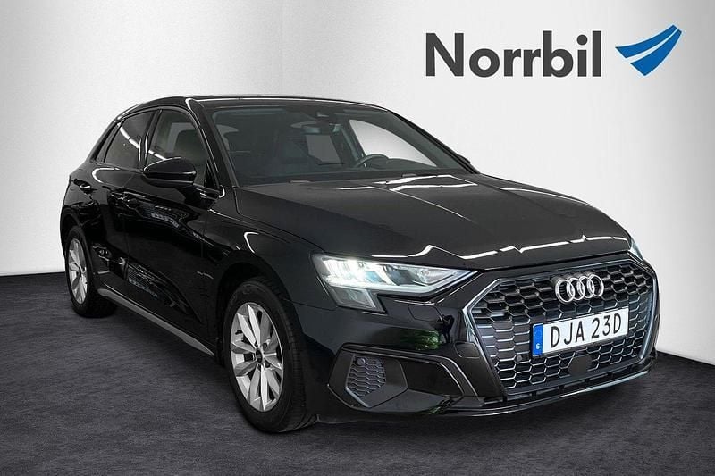 Svart Begagnad 2022 Audi A3 Sportback Proline Halvkombi | 259 000 kr (Marknadspris) - Bild 1/4